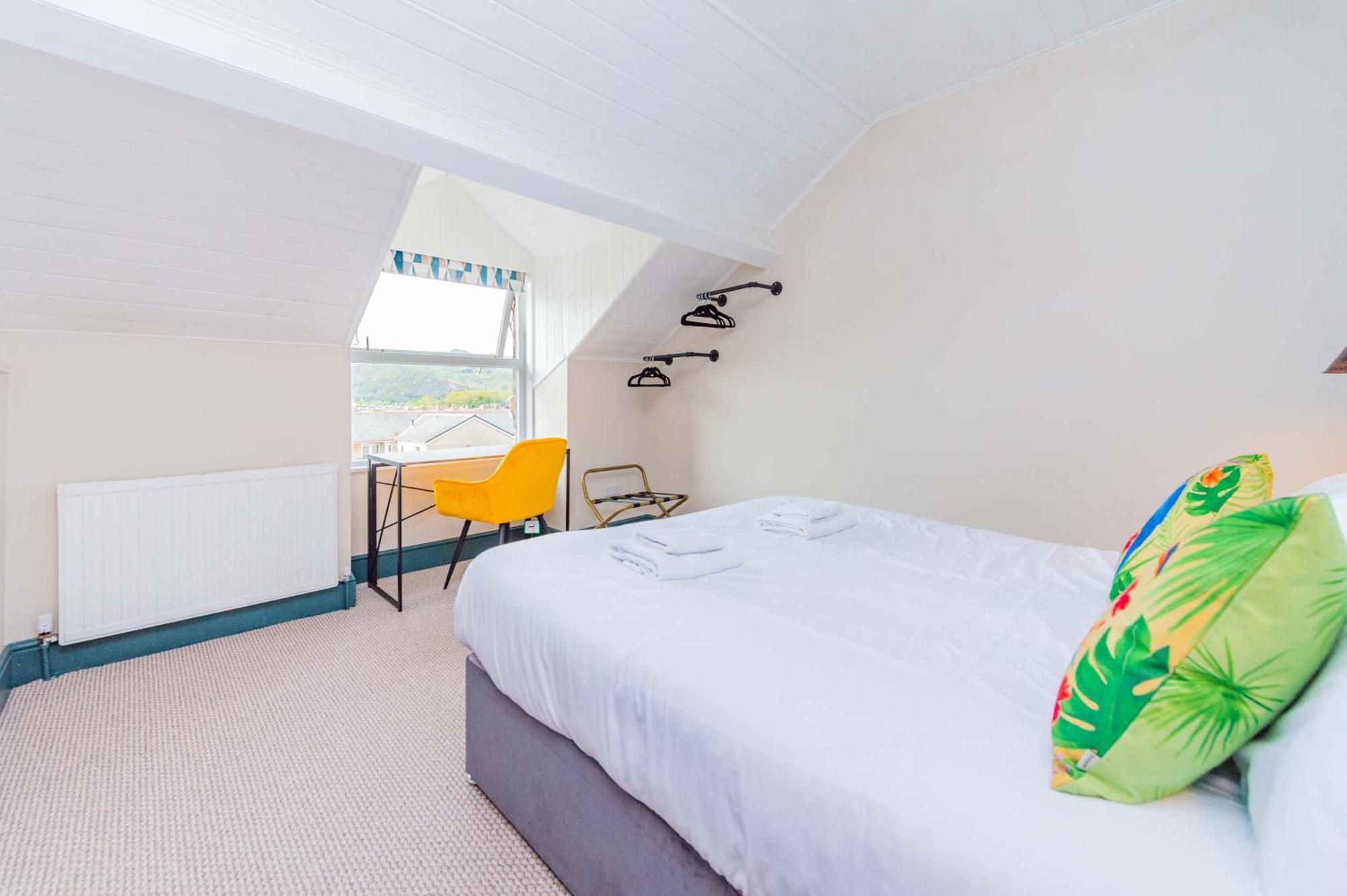פורת'מאדוג Snowdon House, 8 Bedrooms, Sleep 16, Close To Blackrock Sand מראה חיצוני תמונה