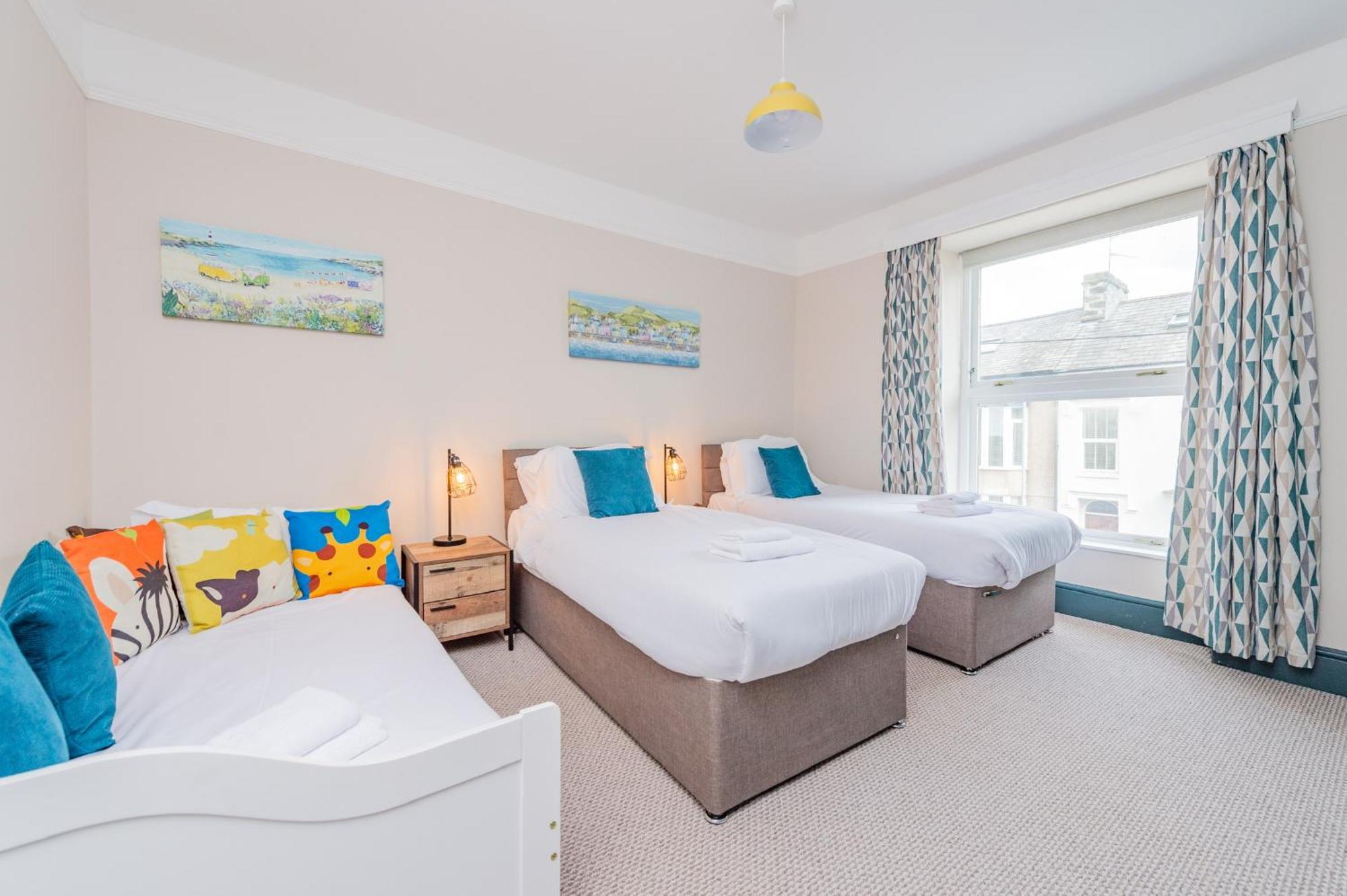 פורת'מאדוג Snowdon House, 8 Bedrooms, Sleep 16, Close To Blackrock Sand מראה חיצוני תמונה
